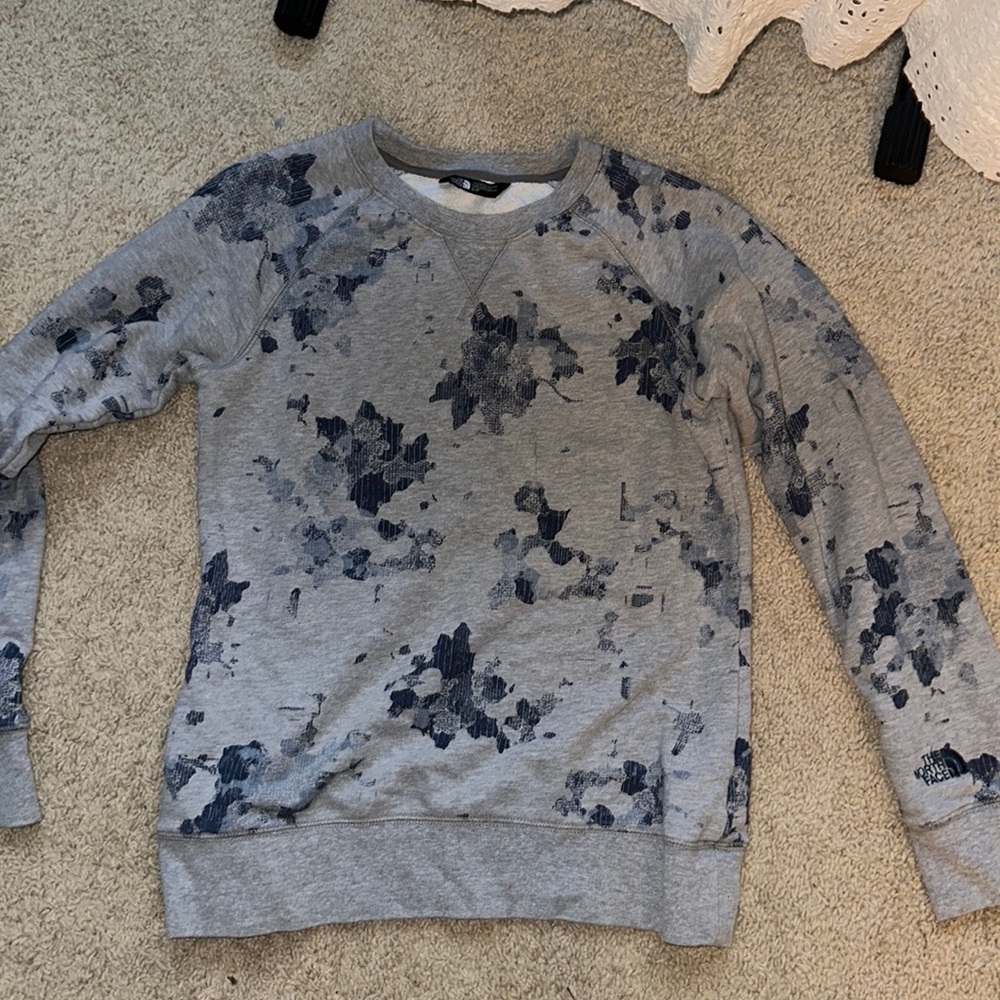 small north face sweatshirt